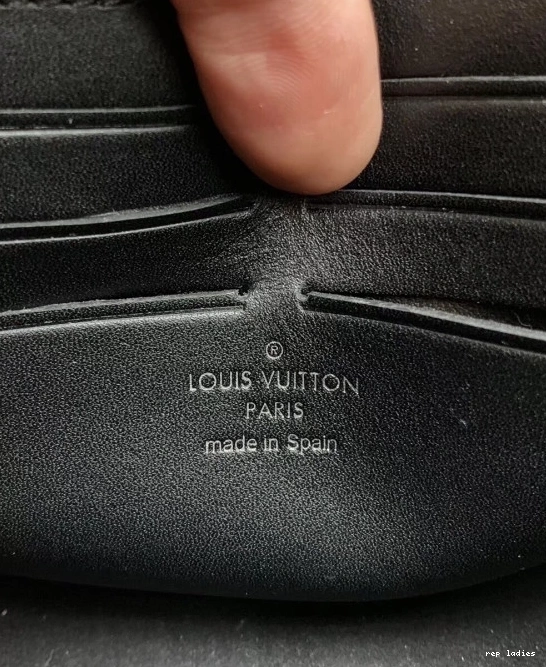Cheap VUITTON CHAIN VAVIN LOUIS WALLET 0819